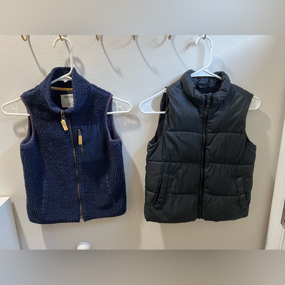 Boys vest bundle. Size 6. Puffer vest and Sherpa vest. Old navy and carters.